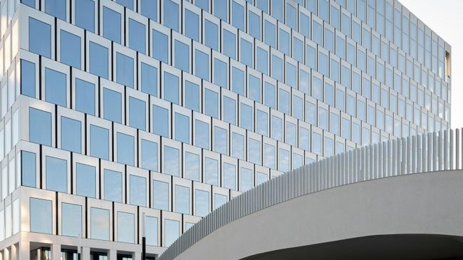 Бизнес-центр класса А Опус на Дербеневской набережной на юге Москвы