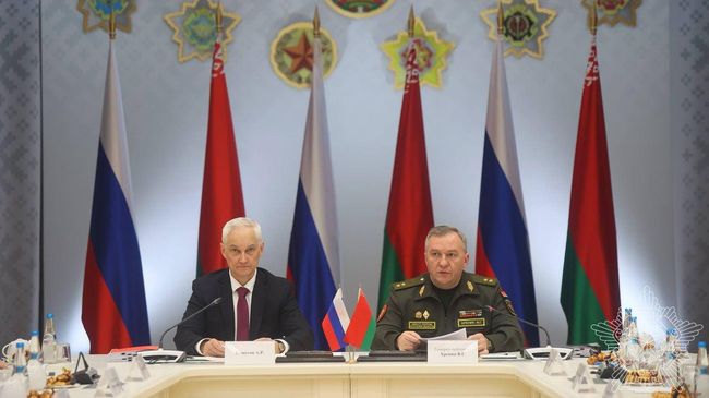 Министр обороны РФ Андрей Белоусов и министр обороны Белоруссии Виктор Хренин во время заседания совместной Коллегии министерств обороны Белоруссии и Российской Федерации. 22 октября 2026 Министр обороны РФ Андрей Белоусов и министр обороны Белоруссии Виктор Хренин во время заседания совместной Коллегии министерств обороны Белоруссии и Российской Федерации. 22 октября 2026