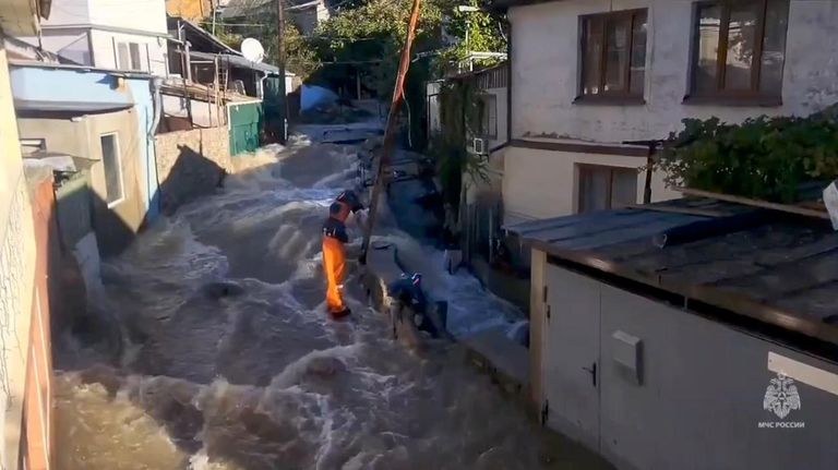 Последствия подтопления в Алупке на южном берегу Крыма