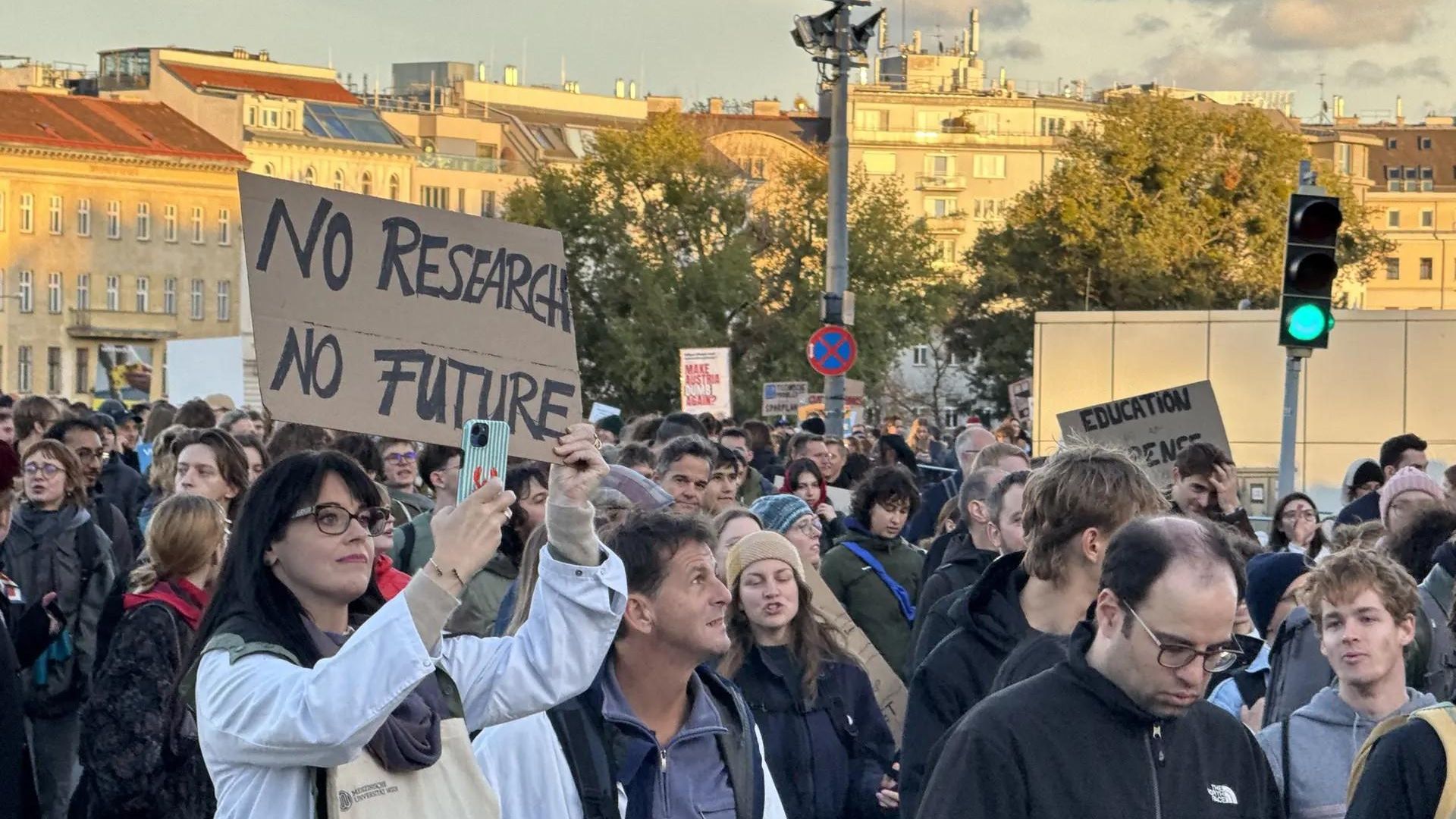 Демонстрация против сокращения финансирования университетов в Вене Демонстрация против сокращения финансирования университетов в Вене - РИА Новости, 1920, 22.10.2026