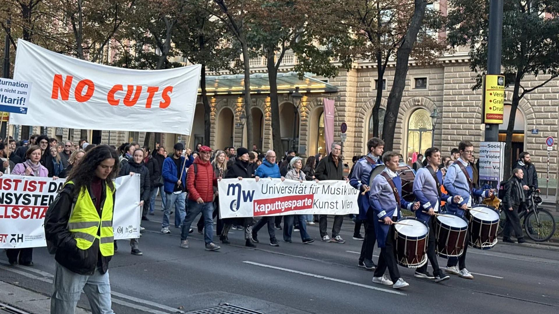 Демонстрация против сокращения финансирования университетов в Вене - РИА Новости, 1920, 22.10.2026