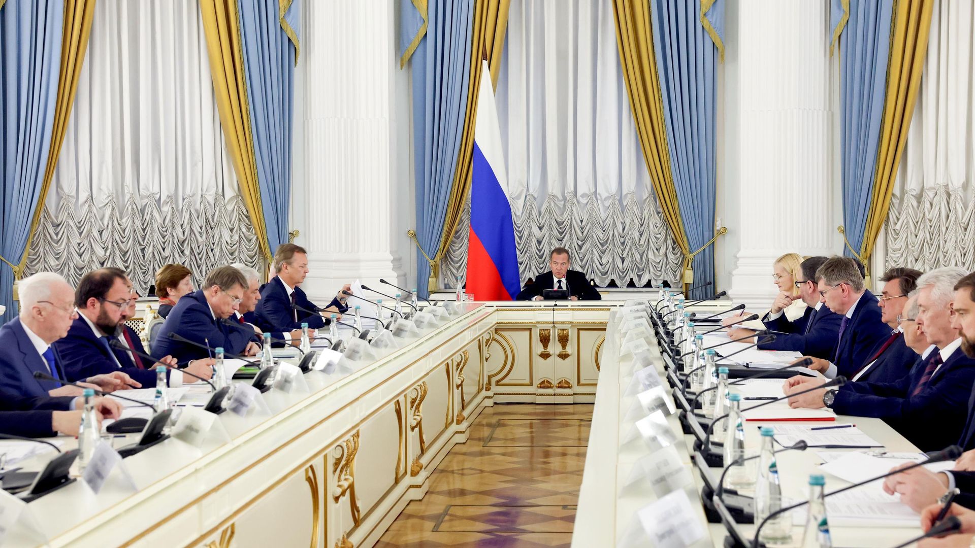 Заместитель председателя Совета безопасности РФ Дмитрий Медведев проводит заседание межведомственной комиссии Совета безопасности РФ по вопросам государственной миграционной политики. 22 октября 2026 - РИА Новости, 1920, 22.10.2026
