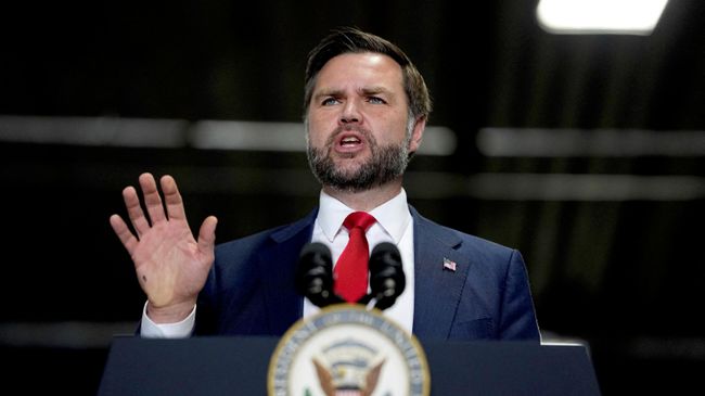 Вице-президент США Джей Ди Вэнс выступает на предвыборном митинге в штате Небраска. 22 октября 2026 Вице-президент США Джей Ди Вэнс выступает на предвыборном митинге в штате Небраска. 22 октября 2026