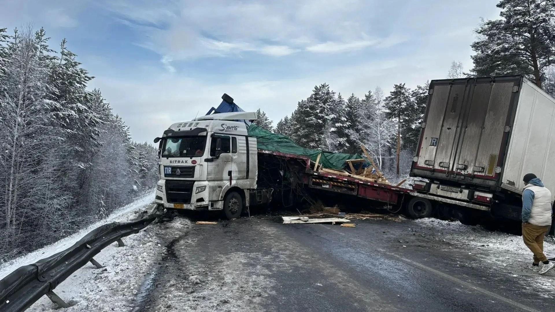 Последствия ДТП на трассе Р-255 Сибирь в Приангарье Последствия ДТП на трассе Р-255 Сибирь в Приангарье - РИА Новости, 1920, 23.10.2026