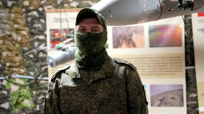 Учитель обучает новобранцев