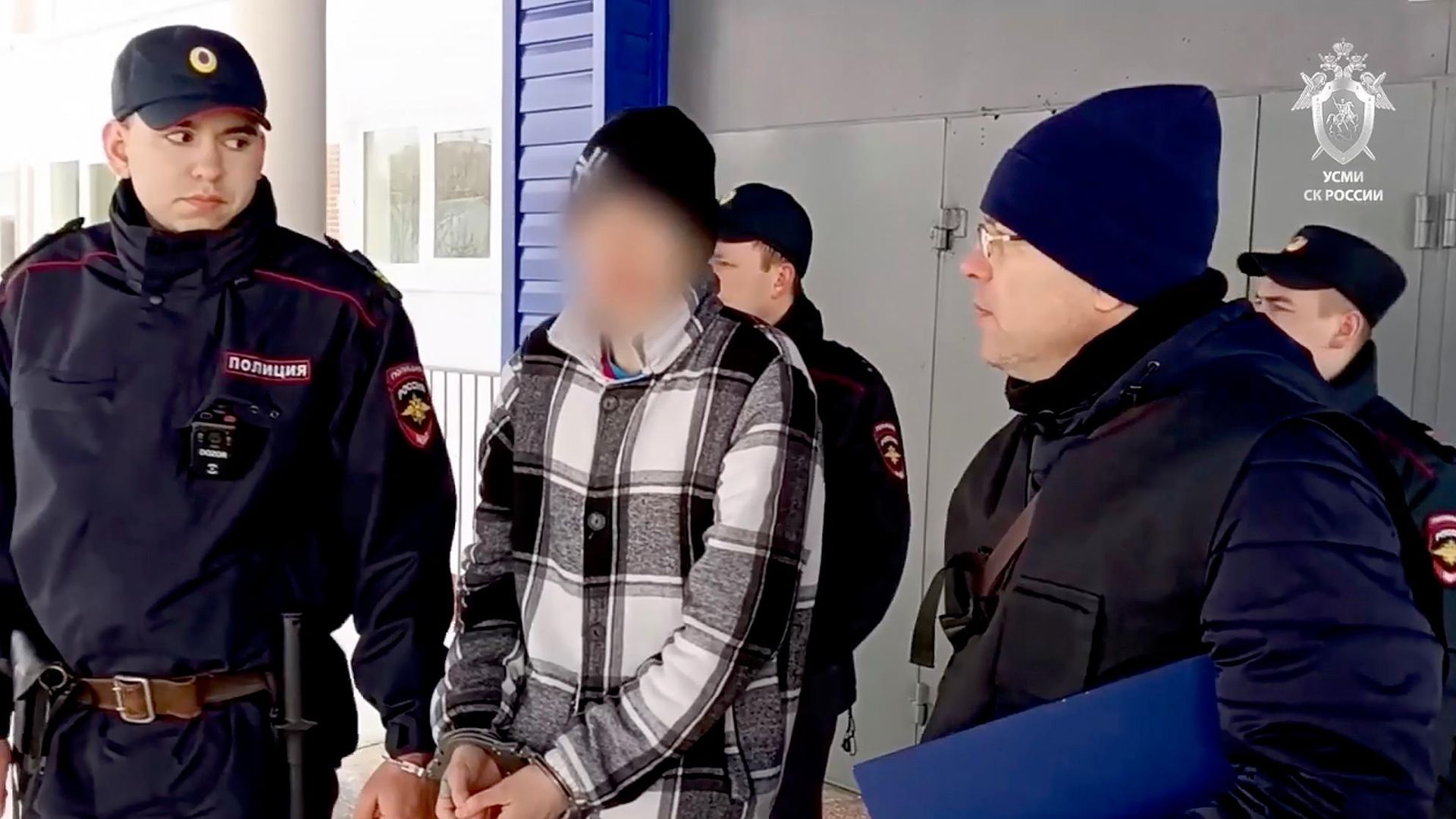Подросток, убивший учителя одной из школ в Пермском крае, во время следственного эксперимента Подросток, убивший учителя одной из школ в Пермском крае, во время следственного эксперимента - РИА Новости, 1920, 23.10.2026