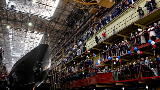 Торжественная церемония спуска на воду корвета Грозный на Амурском судостроительном заводе в Комсомольске-на-Амуре