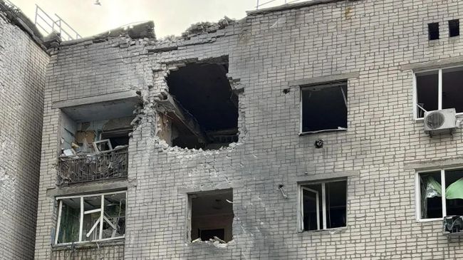 Последствия атаки ВСУ по жилому дому в ЛНР