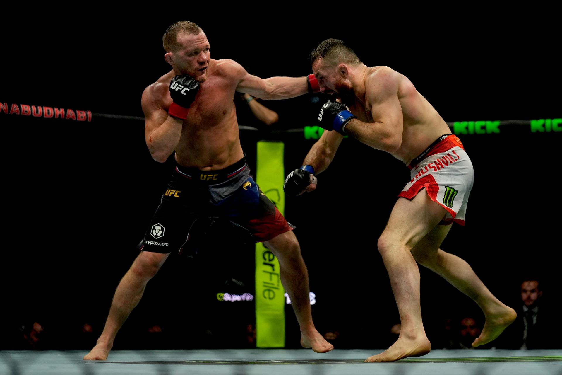 Петр Ян в бою на турнире UFC 333 Петр Ян в бою на турнире UFC 333 - РИА Новости, 1920, 25.10.2026