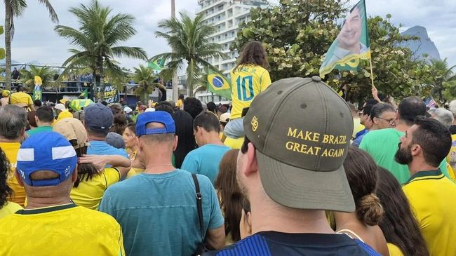В Рио-де-Жанейро тысячи сторонников Болсонару вышли на митинг