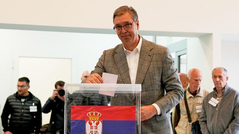 Александр Вучич голосует на парламентских выборах в Белграде Александр Вучич голосует на парламентских выборах в Белграде