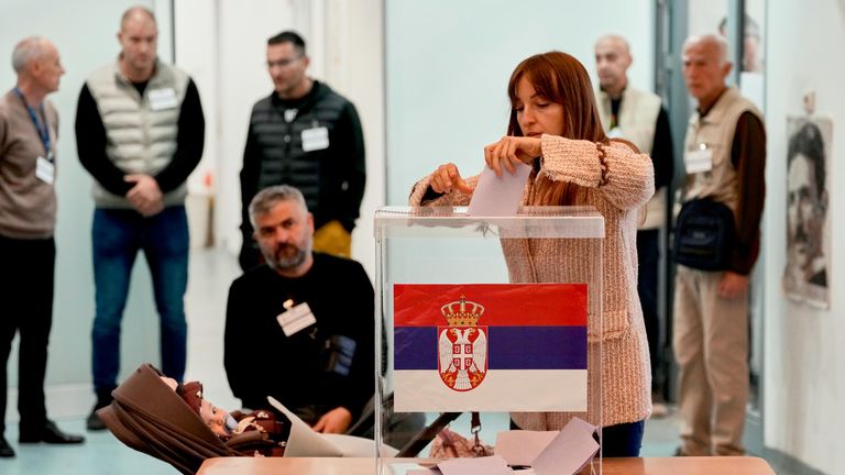 Голосование на парламентских выборах в Белграде, Сербия Голосование на парламентских выборах в Белграде, Сербия