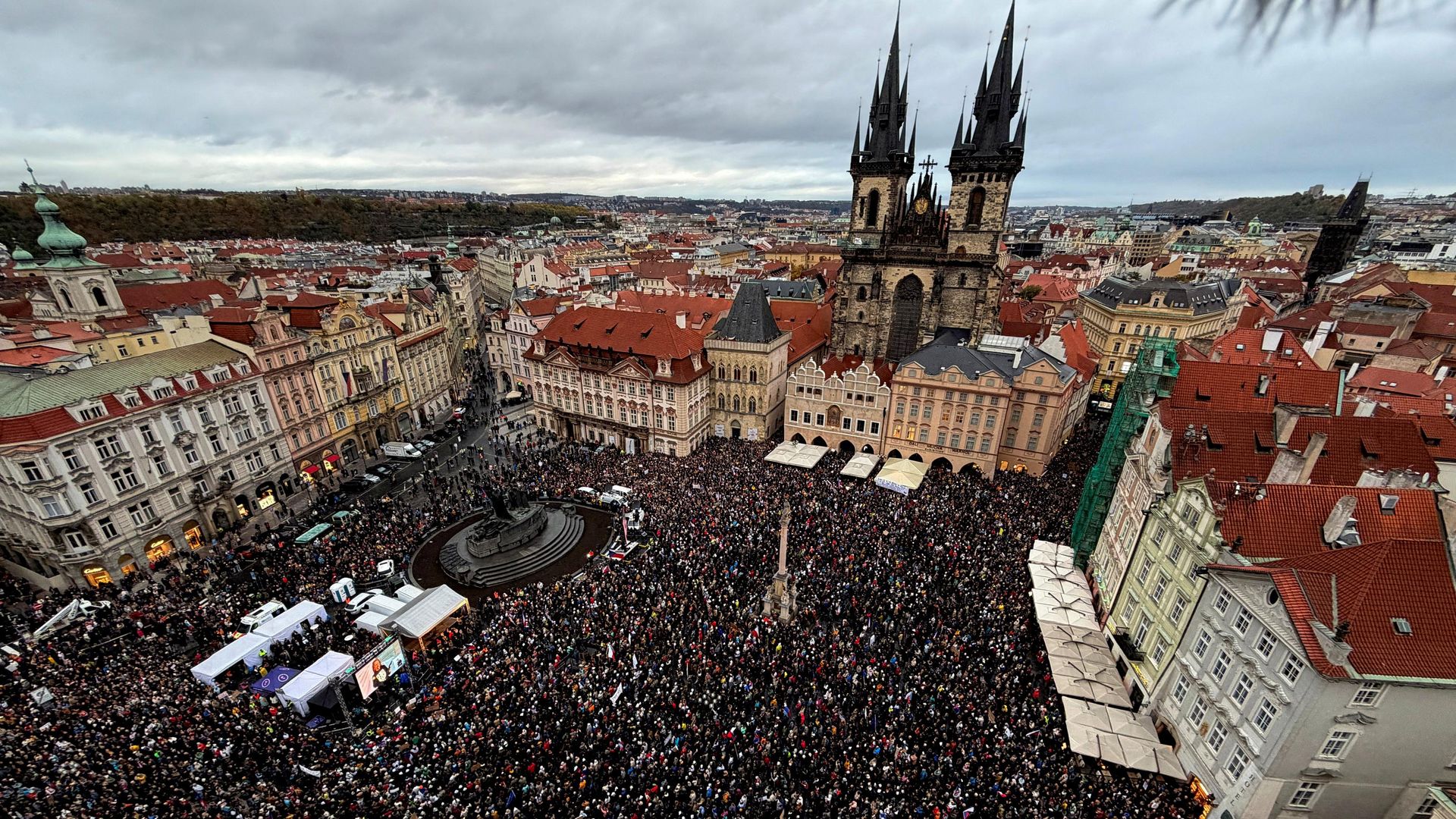 Акция протеста в поддержку общественных СМИ на Староместской площади в Праге Акция протеста в поддержку общественных СМИ на Староместской площади в Праге - РИА Новости, 1920, 25.10.2026