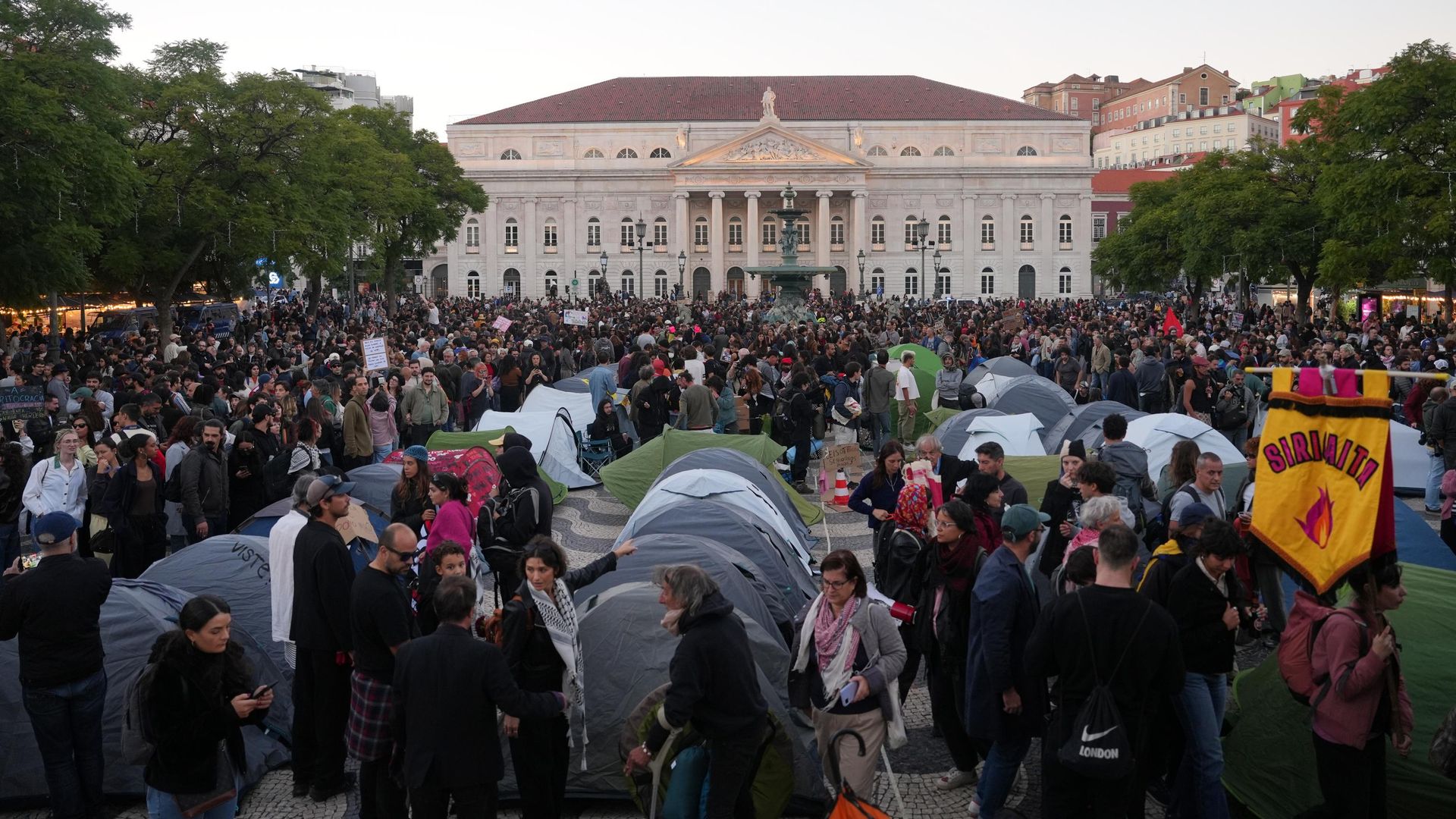 Акция протеста в центре Лиссабона Акция протеста в центре Лиссабона - РИА Новости, 1920, 25.10.2026