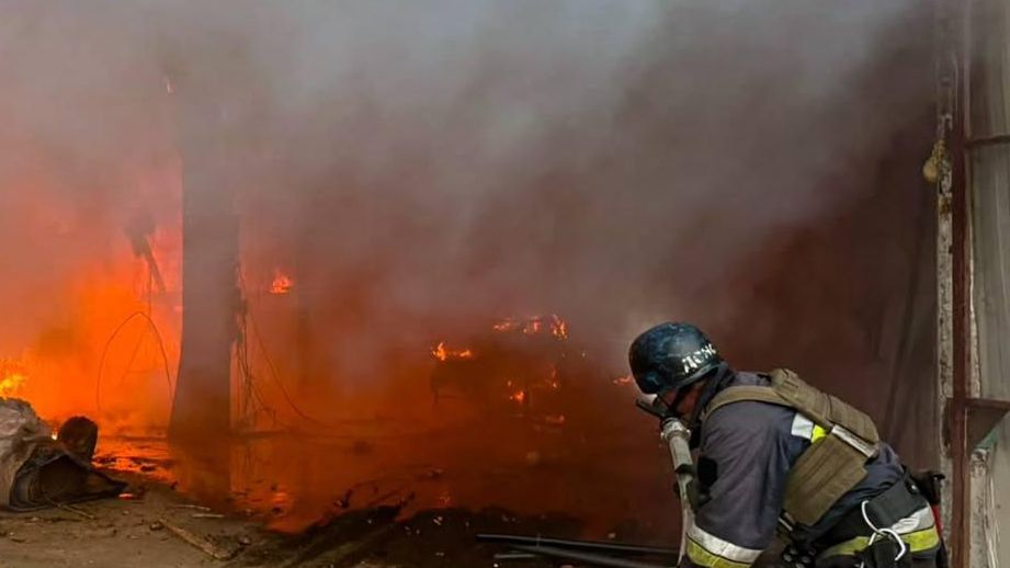 Украинский пожарный. 26 октября 2026 года Украинский пожарный. 26 октября 2026 года - РИА Новости, 1920, 26.10.2026