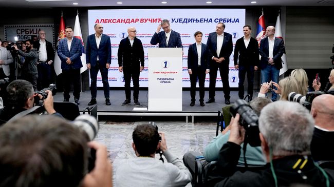 Александр Вучич выступает в штаб-квартире партии и признает поражение на парламентских выборах в Сербии
