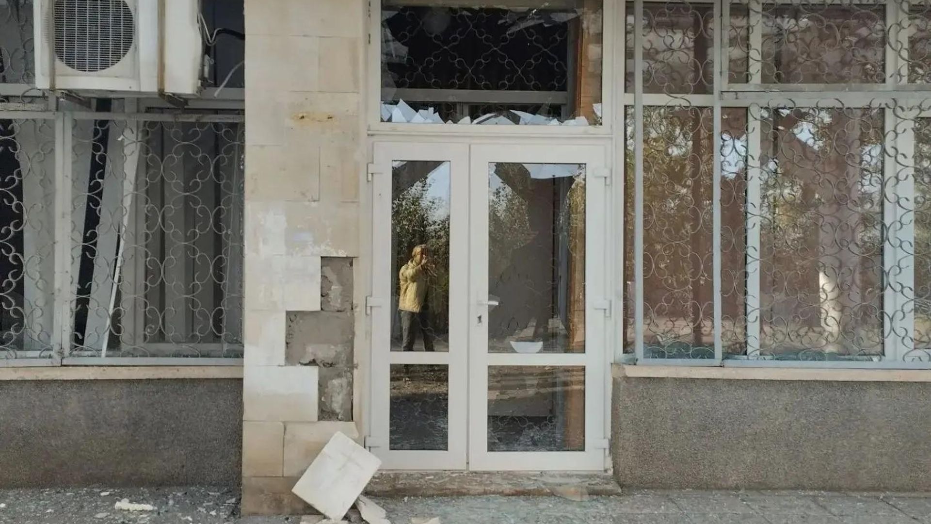 Последствия атаки ВСУ по Энергодару. 26 октября 2026 Последствия атаки ВСУ по Энергодару. 26 октября 2026 - РИА Новости, 1920, 26.10.2026