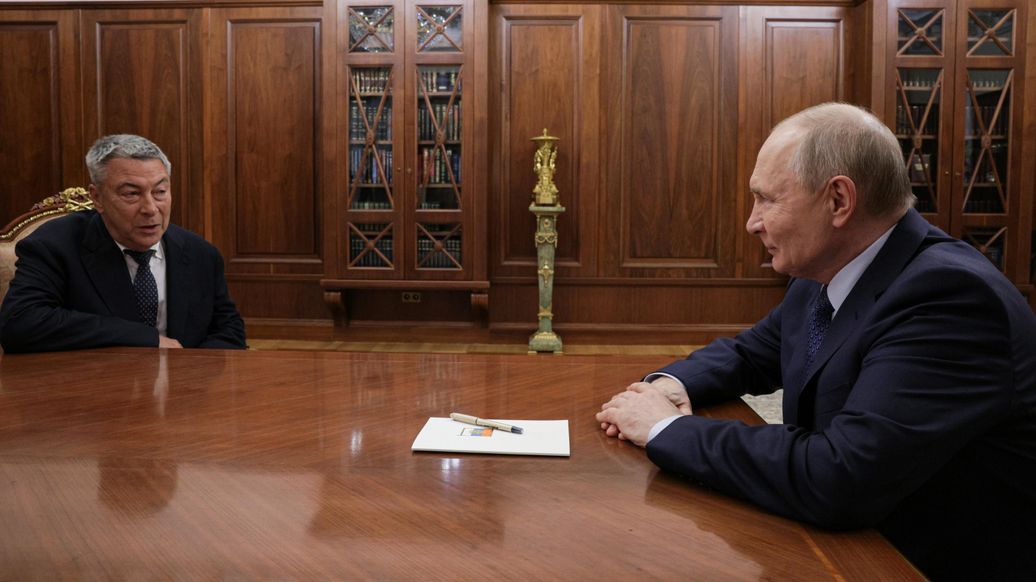 Путин встретился с председателем правления "Газпромбанка"