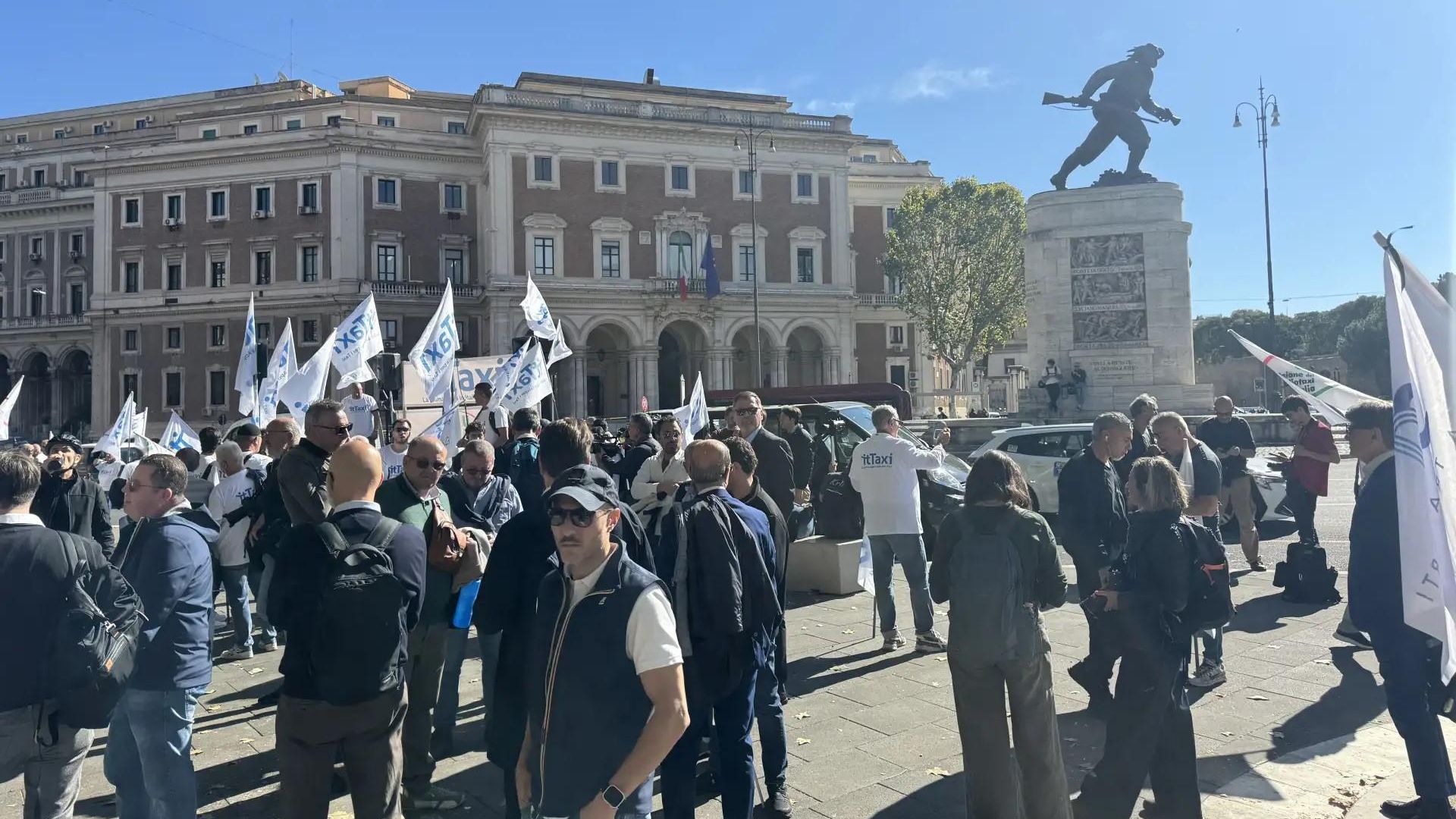 В Риме таксисты вышли на акцию протеста