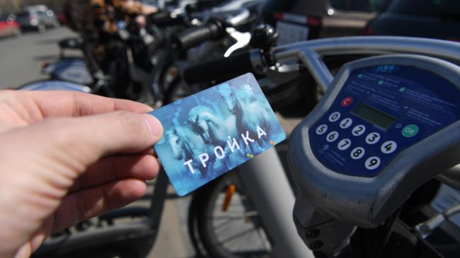 "Тройка" мчит по стране: как московская карта пришла в регионы