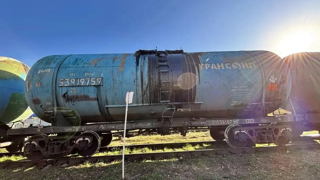 В Подмосковье три грузовых вагона сошли с рельсов