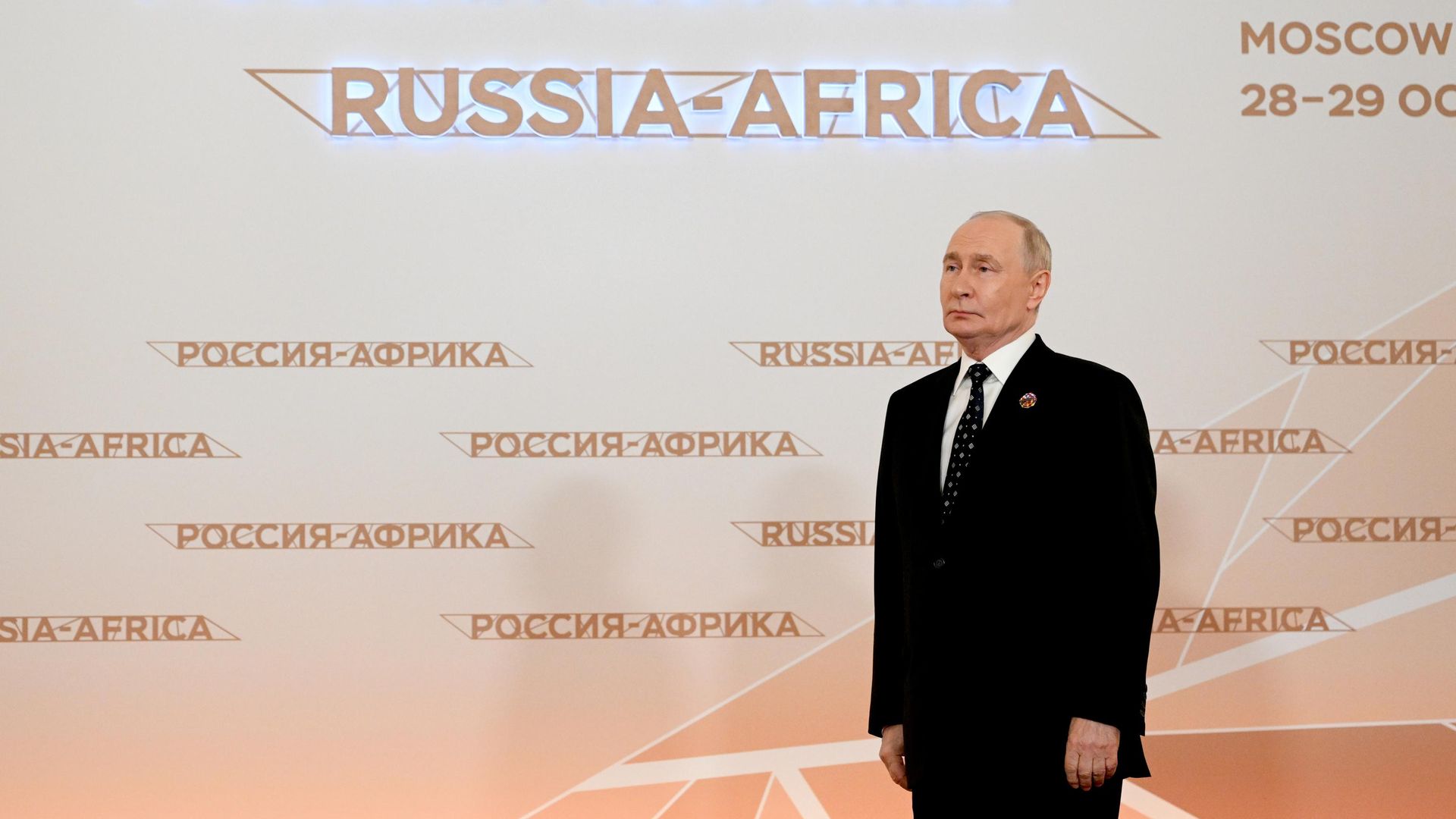 Президент России Владимир Путин во время встречи глав делегаций - участников III Саммита и форума Россия - Африка Президент России Владимир Путин во время встречи глав делегаций - участников III Саммита и форума Россия - Африка - РИА Новости, 1920, 28.10.2026