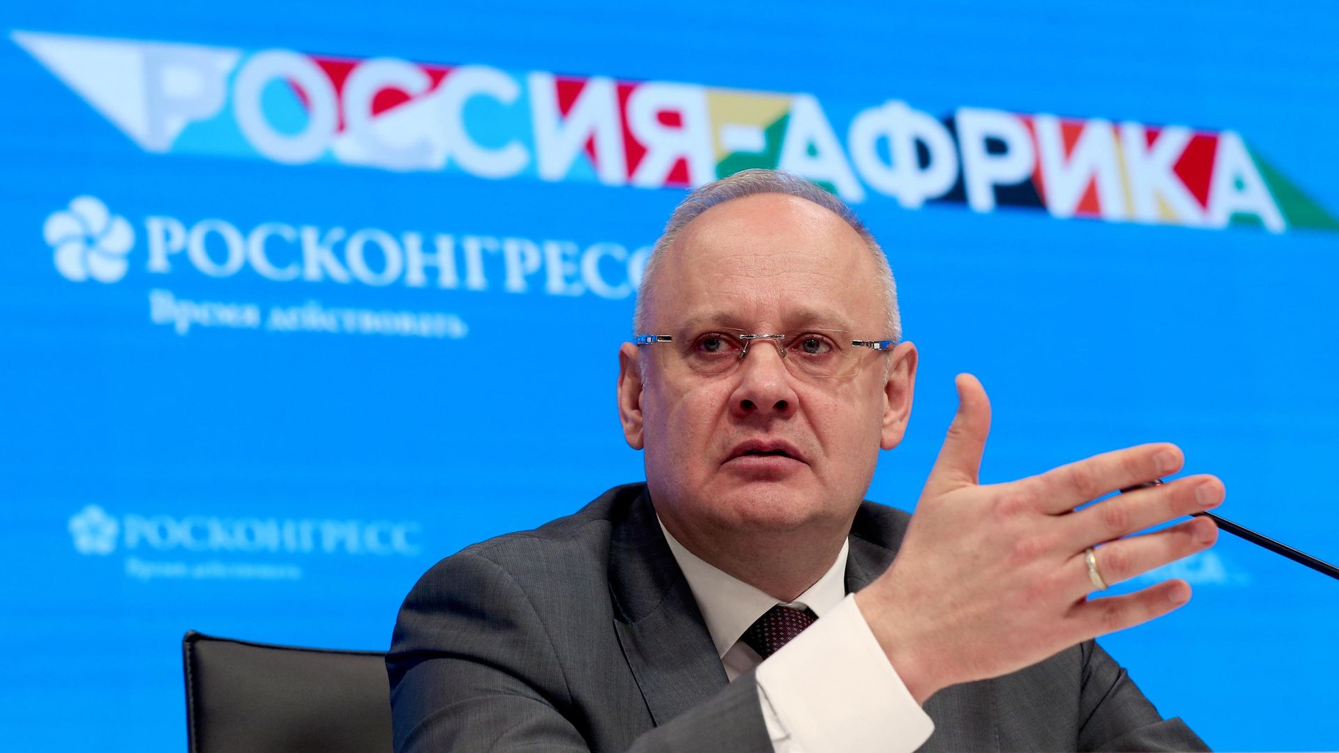 Советник президента РФ Антон Кобяков во время брифинга в рамках форума Россия - Африка в Москве. 29 октября 2026 Советник президента РФ Антон Кобяков во время брифинга в рамках форума Россия - Африка в Москве. 29 октября 2026 - РИА Новости, 1920, 29.10.2026