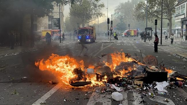 Масштабную демонстрацию в центре Парижа перенесли на окраину города