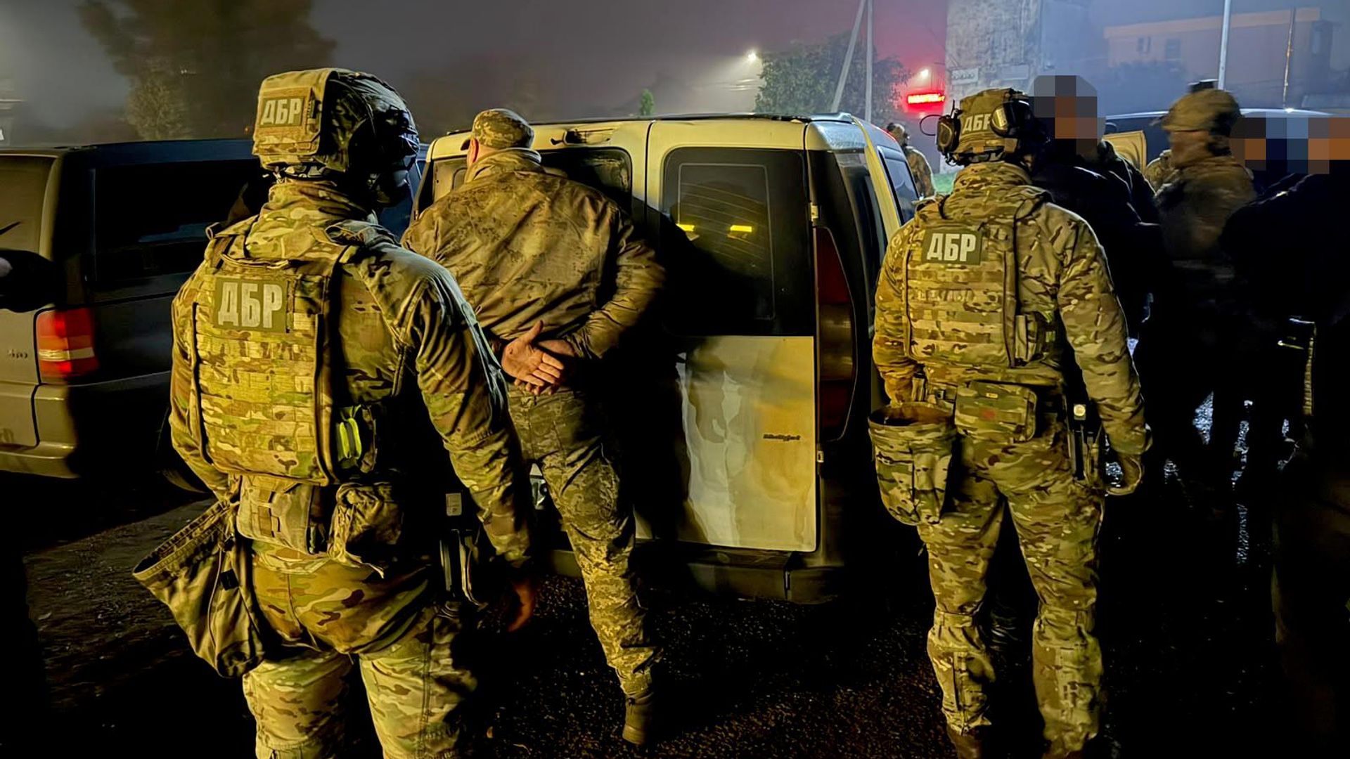 Задержание сотрудников Черновицкого районного военкомата на Украине по подозрению во взяточничестве и пытках мобилизованных Задержание сотрудников Черновицкого районного военкомата на Украине по подозрению во взяточничестве и пытках мобилизованных - РИА Новости, 1920, 30.10.2026