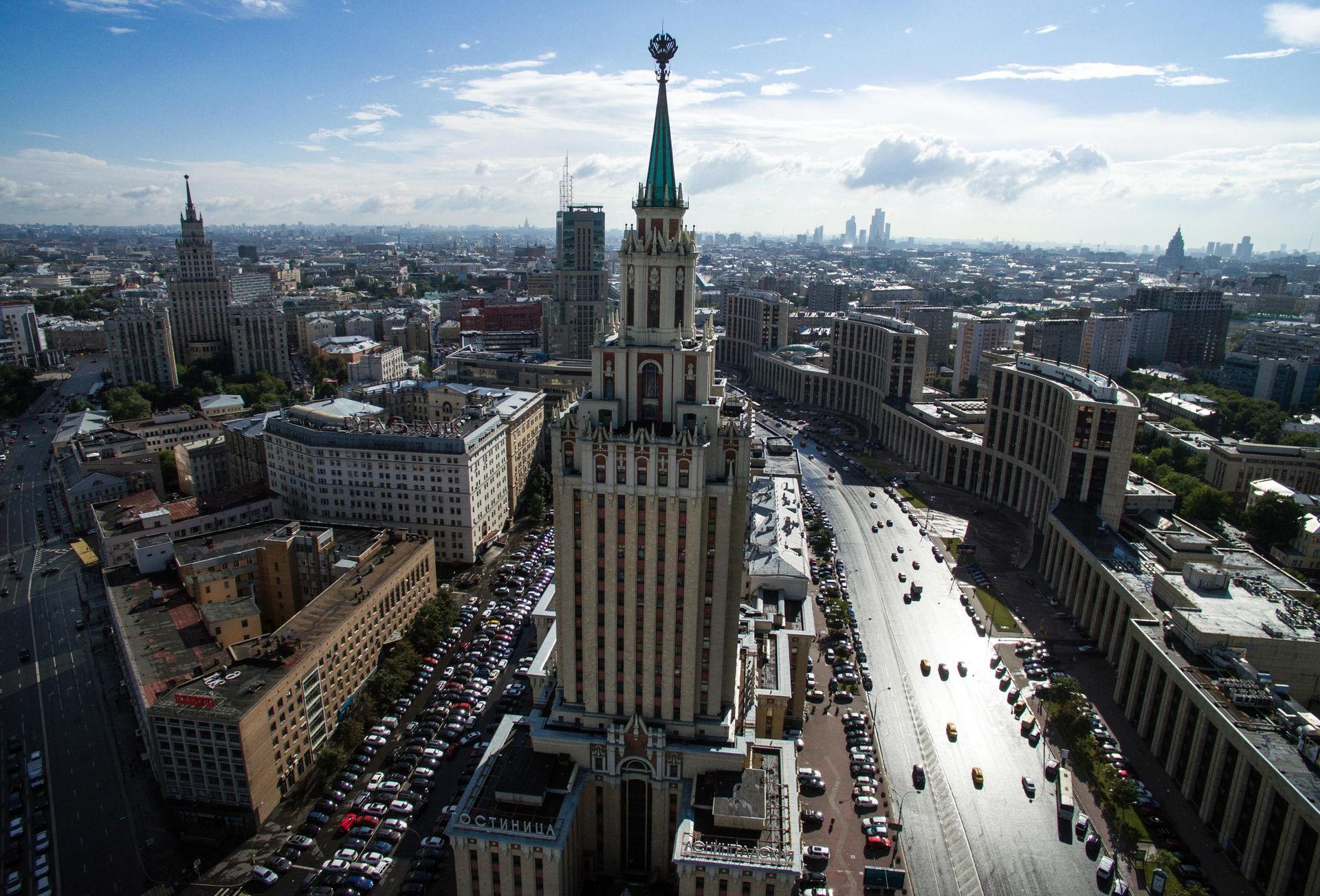 Гостиница Hilton Moscow Leningradskaya Hotel у Комсомольской площади в Москве Гостиница Hilton Moscow Leningradskaya Hotel у Комсомольской площади в Москве - РИА Новости, 1920, 30.10.2026