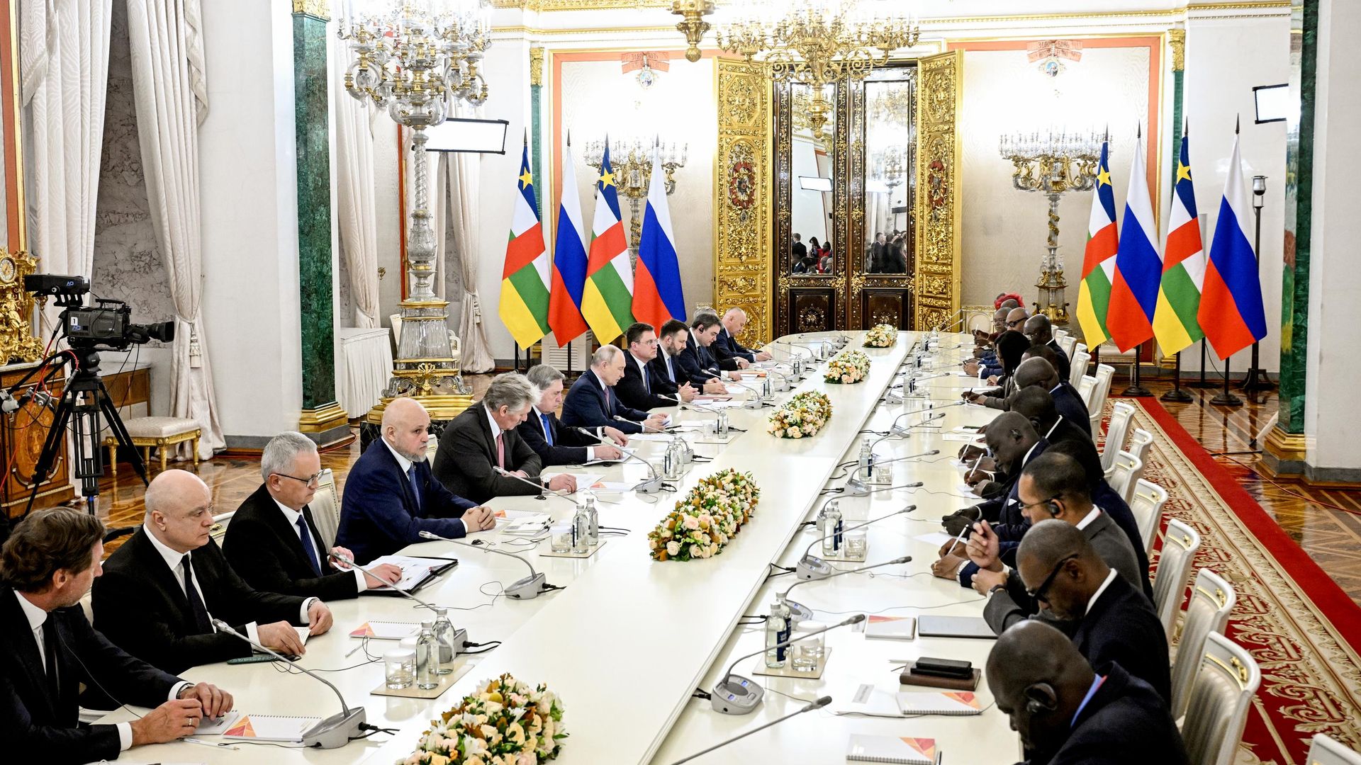 Встреча президента РФ Владимира Путина и президента Центральноафриканской Республики Фостена Арканжа Туадеры на полях III Саммита и форума Россия - Африка в Москве Встреча президента РФ Владимира Путина и президента Центральноафриканской Республики Фостена Арканжа Туадеры на полях III Саммита и форума Россия - Африка в Москве - РИА Новости, 1920, 30.10.2026