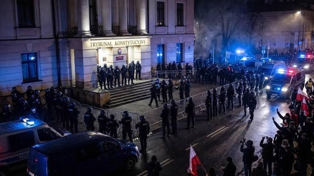Член Государственного трибунала Польши заявил о государственном перевороте