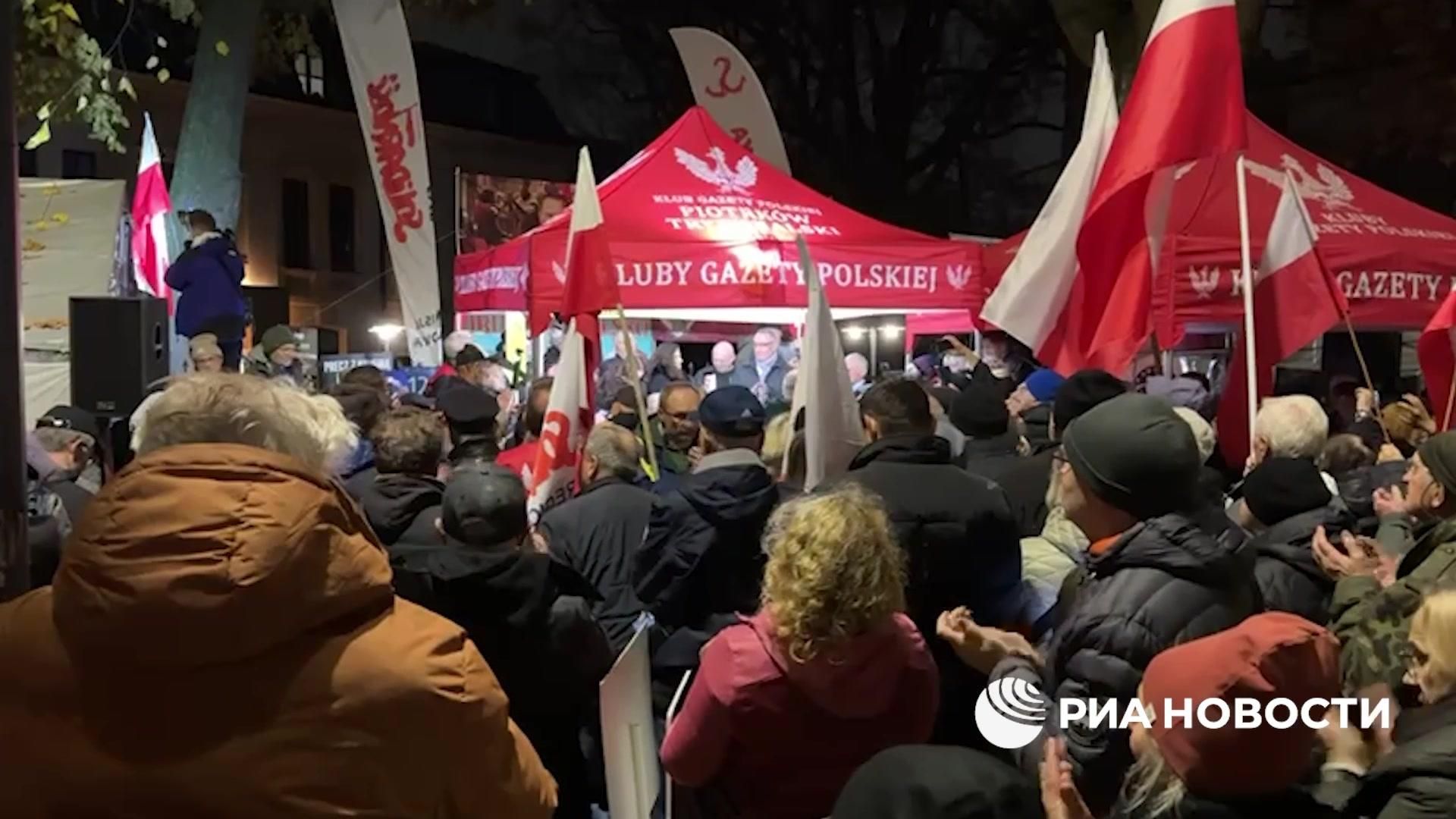 Толпа протестующих окружила конституционный суд Польши - РИА Новости, 1920, 31.10.2026