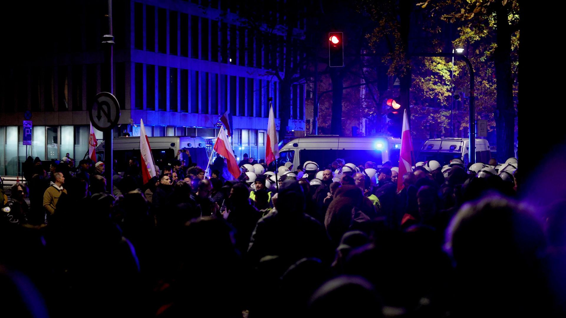 Полицейские во время акции протеста у здания Конституционного суда Польши - РИА Новости, 1920, 31.10.2026