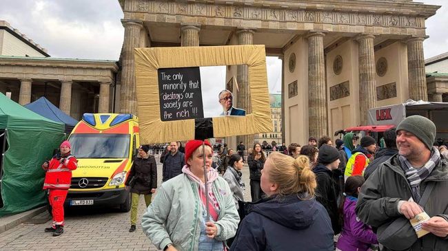 В Берлине участники молодежной акции протеста призвали к отставке Мерца