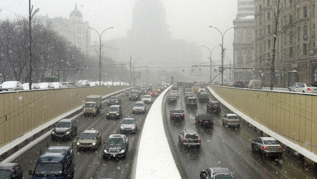 Снегопад в Москве. Архивное фото Снегопад в Москве. Архивное фото