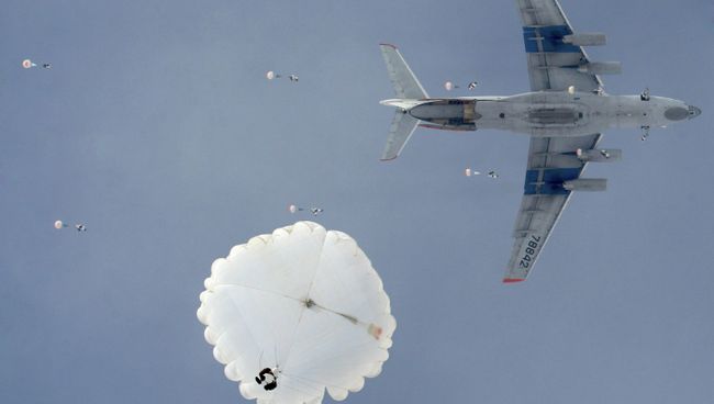 Учения Воздушно-десантных войск (ВДВ). Архивное фото