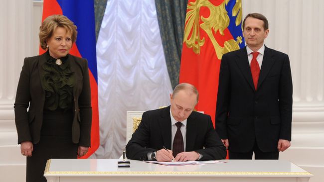 В.Путин подписал Указ об образовании Крымского Федерального округа РФ. Фото с места события