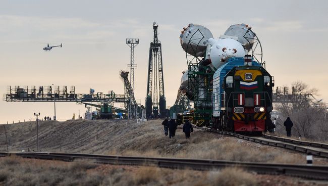 Вывоз и установка PH Союз-ФГ с ТПК Союз ТМА-12М на космодроме Байконур Вывоз и установка PH Союз-ФГ с ТПК Союз ТМА-12М на космодроме Байконур