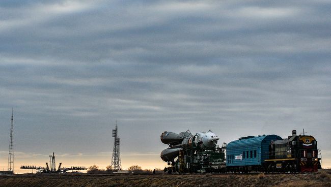 Вывоз и установка PH Союз-ФГ с ТПК Союз ТМА-12М на космодроме Байконур Вывоз и установка PH Союз-ФГ с ТПК Союз ТМА-12М на космодроме Байконур