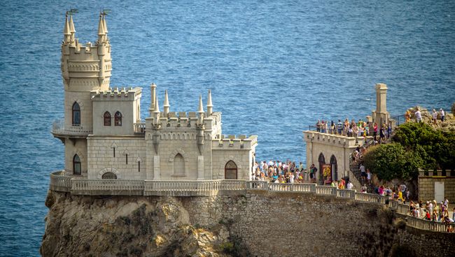 Памятник архитектуры Ласточкино гнездо. Архивное фото