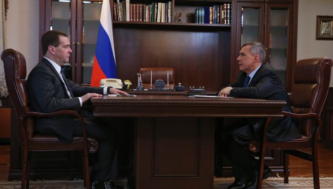 Премьер Дмитрий Медведев проводит встречу с президентом Республики Татарстан Рустамом Миннихановым Премьер Дмитрий Медведев проводит встречу с президентом Республики Татарстан Рустамом Миннихановым