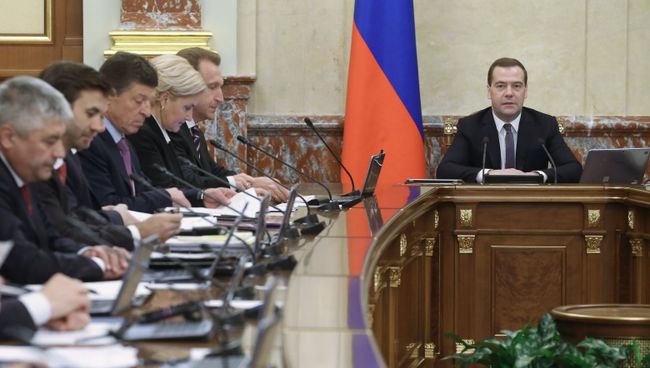 Дмитрий Медведев на заседании кабинета министров РФ. Архивное фото