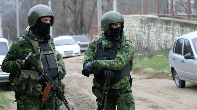 Сотрудники правоохранительных органов во время спецоперации в Дагестане. Архивное фото Сотрудники правоохранительных органов во время спецоперации в Дагестане. Архивное фото
