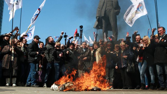 Митинг сторонников референдума о статусе Донецкой области Митинг сторонников референдума о статусе Донецкой области