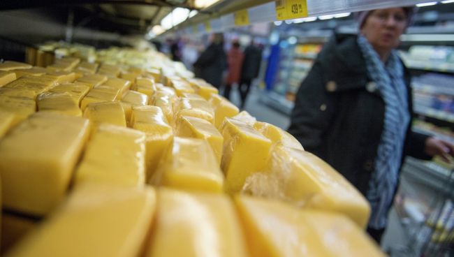 Продажа украинской молочной продукции в регионах России. Архивное фото Продажа украинской молочной продукции в регионах России. Архивное фото