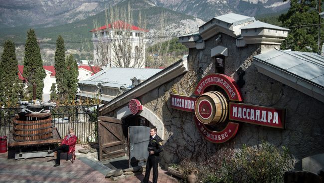 Дегустационный комплекс винодельческого завода Массандра в Крыму. Архивное фото Дегустационный комплекс винодельческого завода Массандра в Крыму. Архивное фото