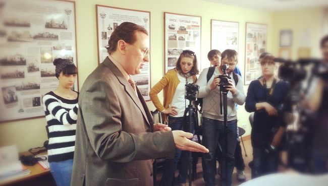 Омские бизнесмены поддержали сыроваров, пообедав сыром Косичка