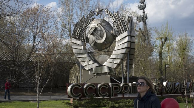 Герб СССР в Парке искусств Музеон в Москве Герб СССР в Парке искусств Музеон в Москве