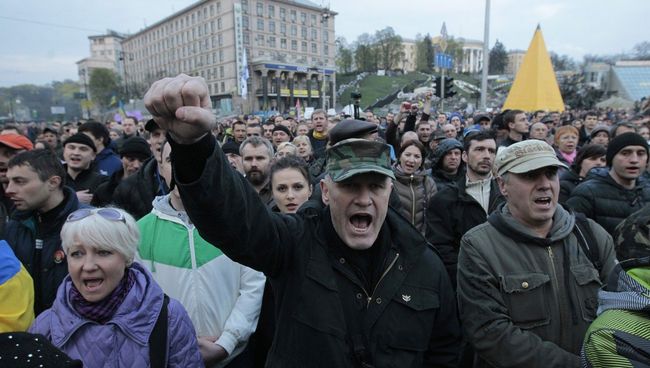 Митинг протеста сторонников Евромайдана на Площади Независимости в Киеве Митинг протеста сторонников Евромайдана на Площади Независимости в Киеве